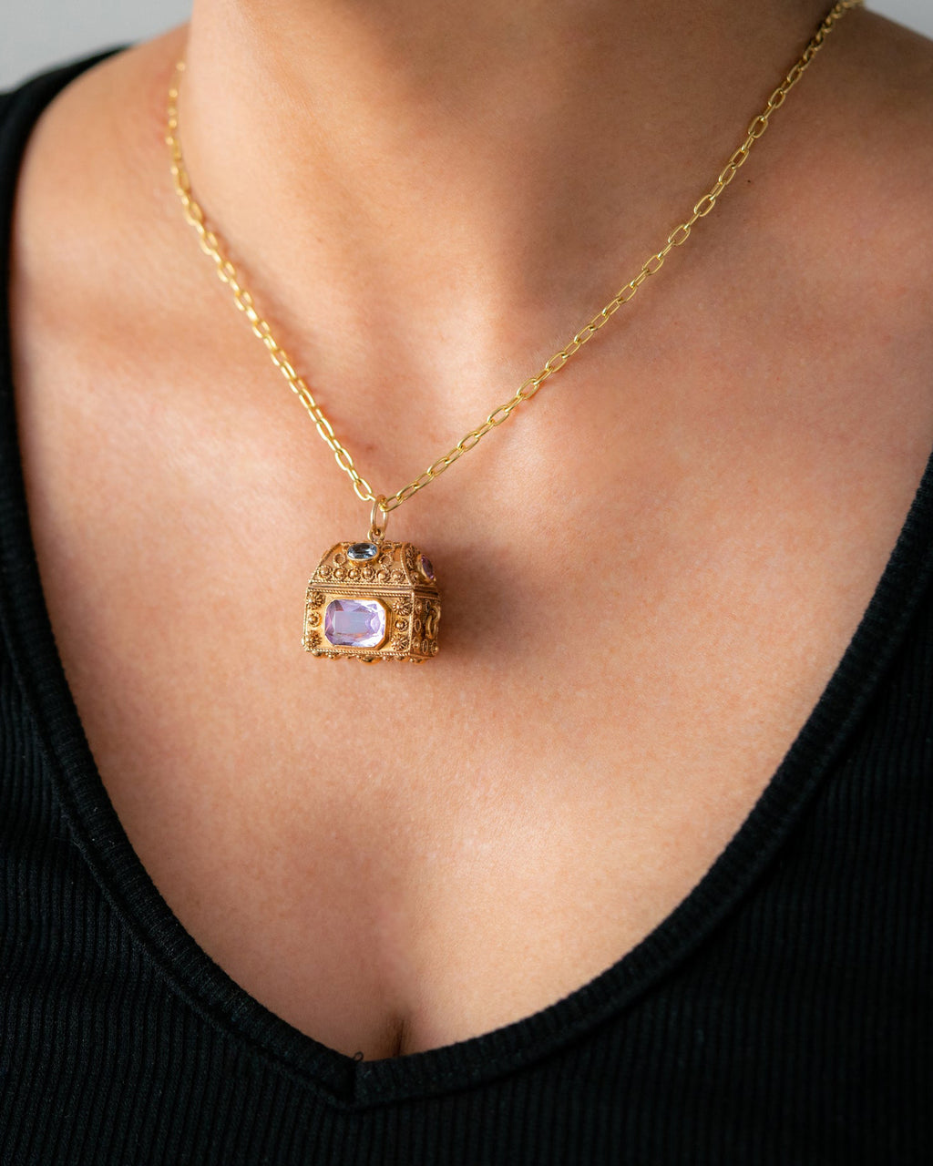 Vintage 18k Gold Treasure Chest Charm