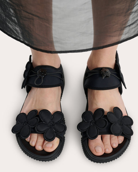 ILA BOUCLE SEANLESS BAC Flonnce タンク 白黒 Cilla Floral Appliqué Neoprene Sandal | Olivela