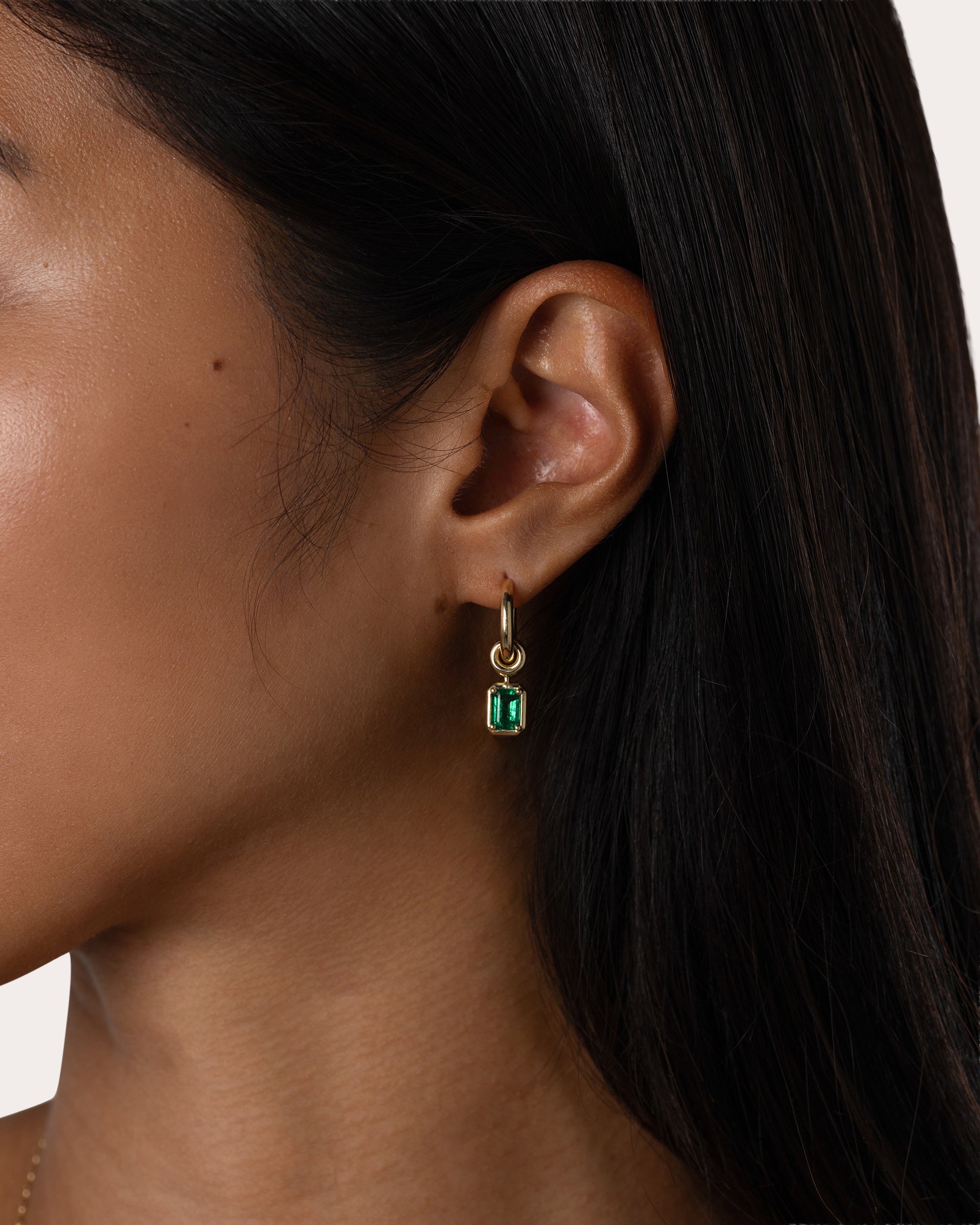 Emerald & 18k Gold Zahra Vert Hoop Earrings