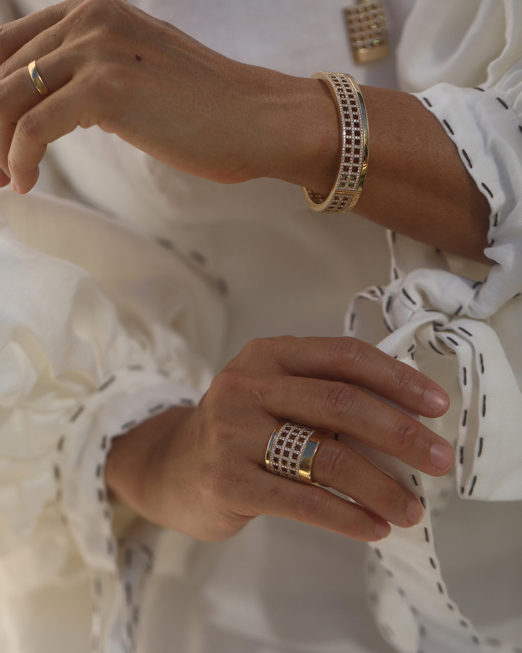 Meridian 18K Gold Diamond Bangle