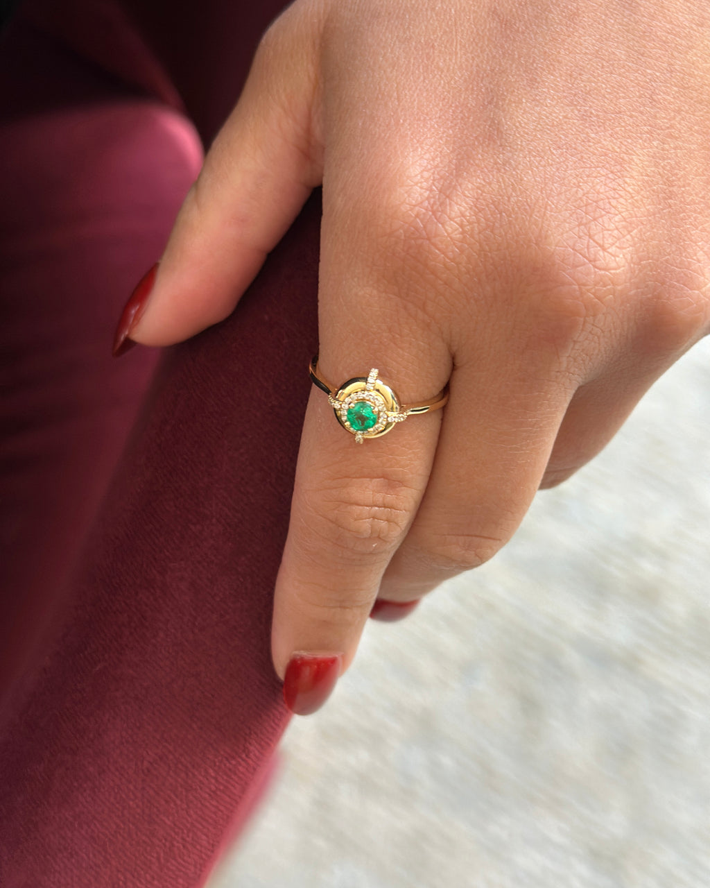 Emerald & Diamond G-Classics Round Medallion Ring