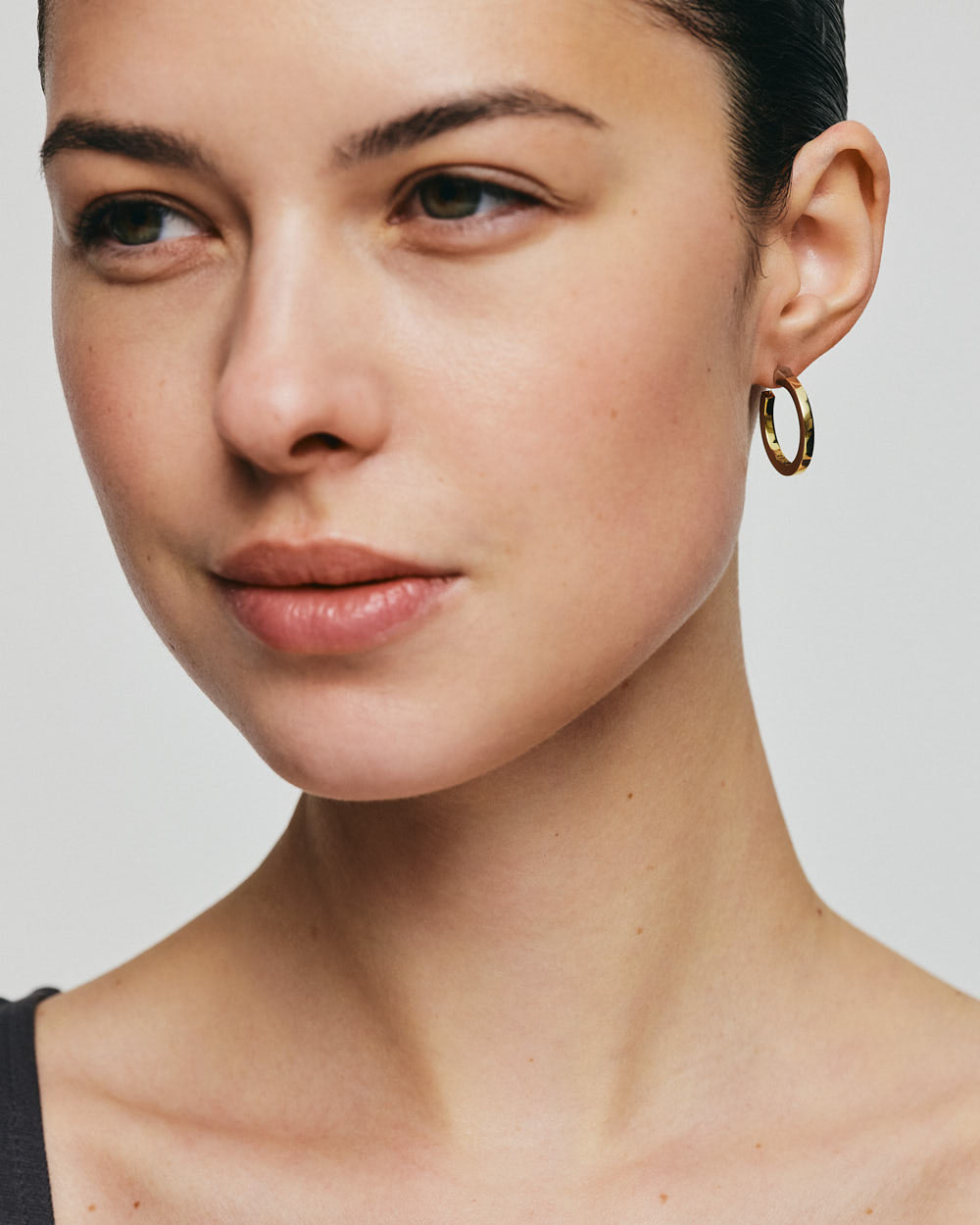 18k Gold Round Match Hoop Earrings