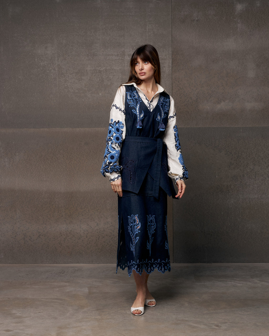 Column Bloom Embroidered Linen High-Low Blouse