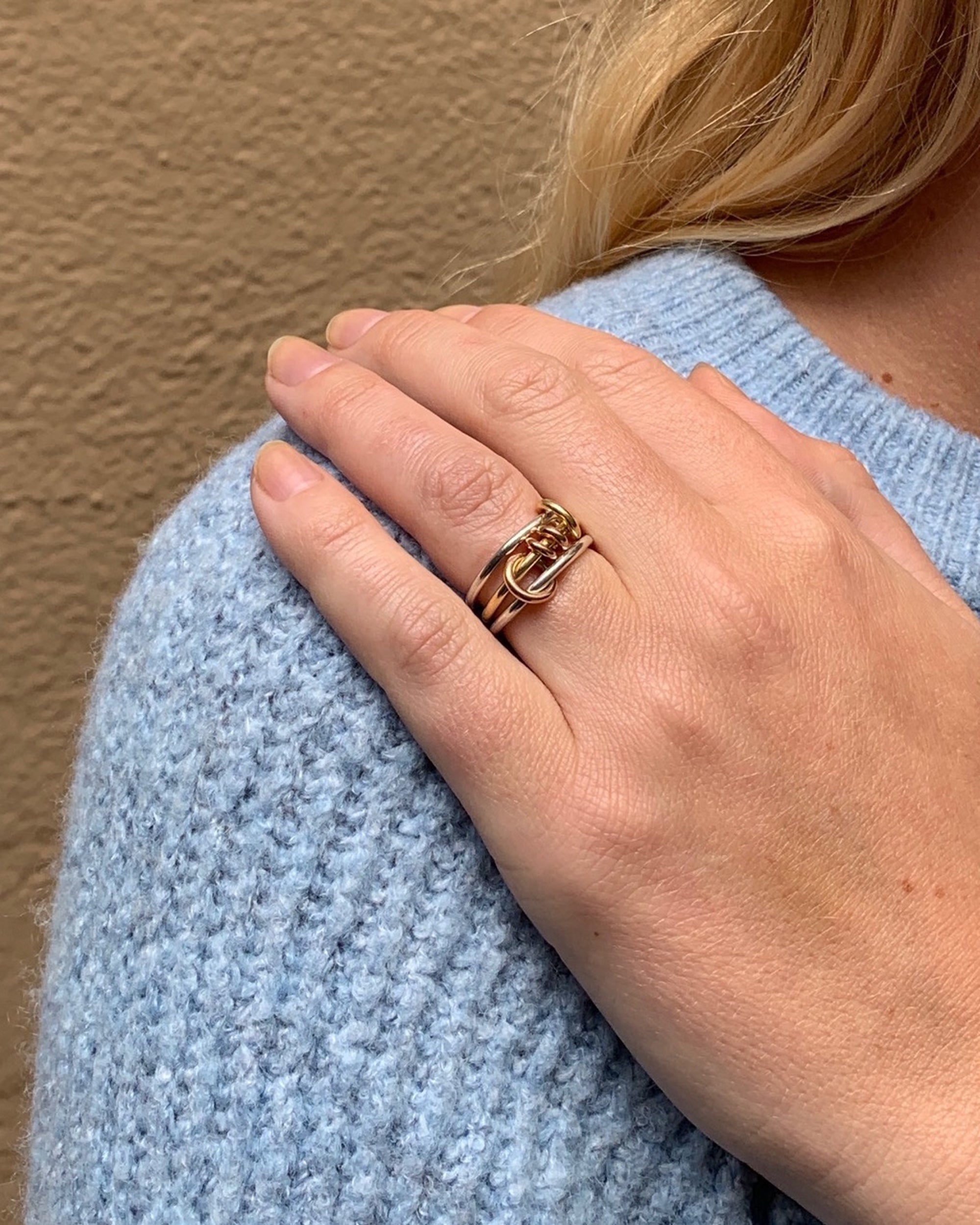 18k Gold Tri-Tone Acacia Ring